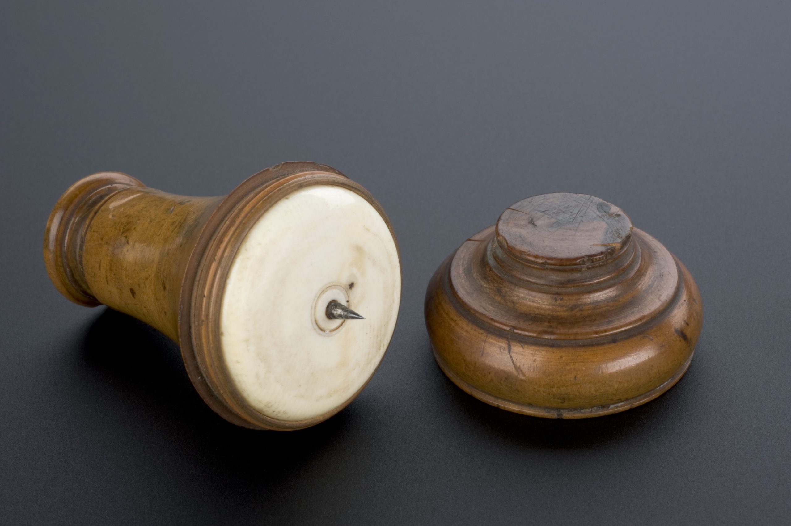 L0058083 Ivory and box wood vaccinator, Europe, 1701-1800