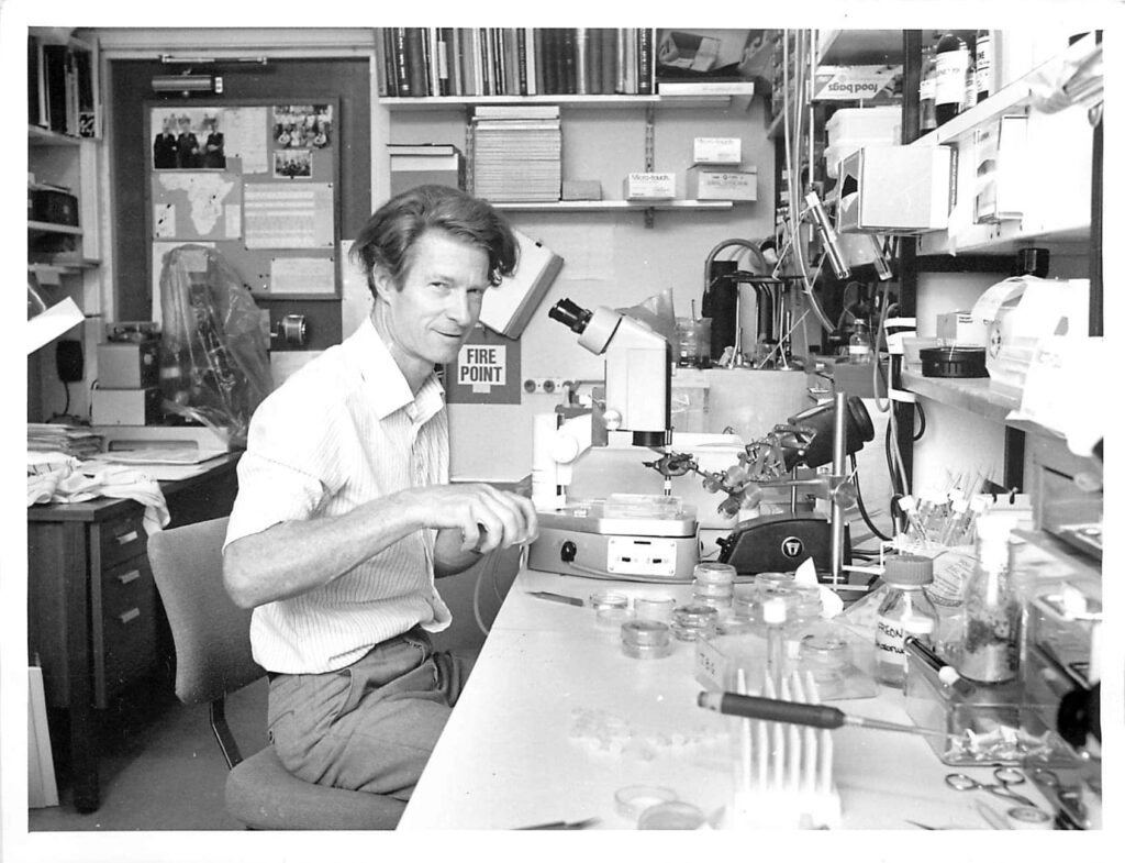 Sir-John-in-the-MRC-laboratory-1024×785